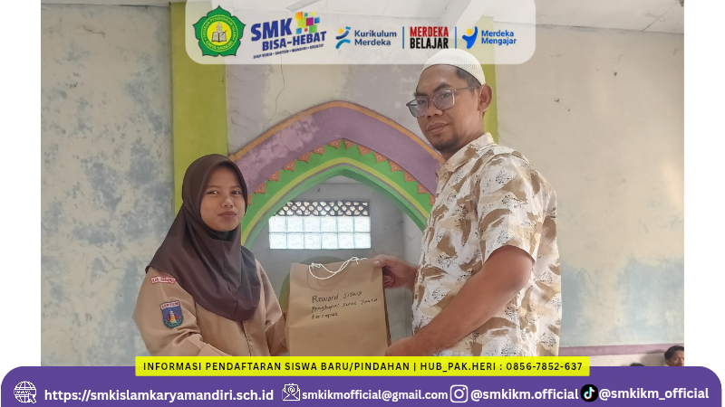 SMK ISLAM KARYA MANDIRI BERI PENGHARGAAN KEPADA SISWA HAFAL SURAT YASIN 1 BULAN